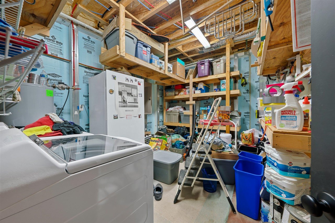 Franklin, Kentucky, 42134, United States, 6 Bedrooms Bedrooms, ,3 BathroomsBathrooms,Residential,For Sale,2002966