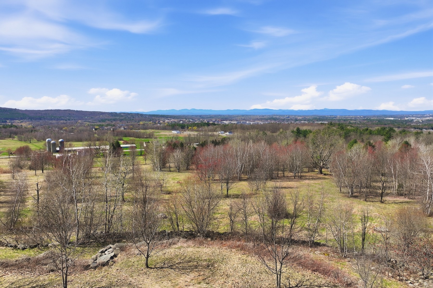  351 Ledgewood Drive - 物件實景