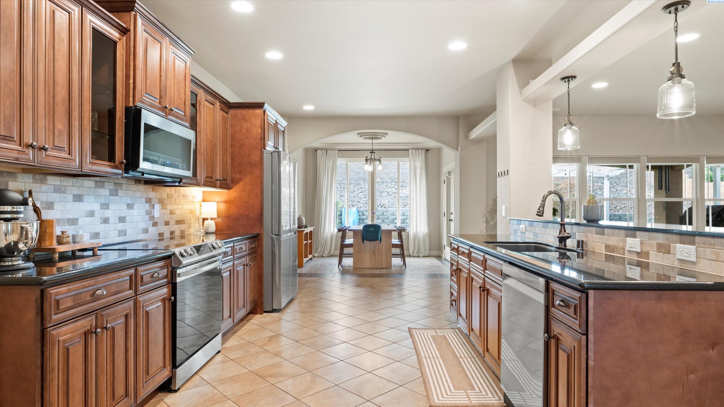 Kennewick, Washington, 99337, United States, 3 Bedrooms Bedrooms, ,2 BathroomsBathrooms,Residential,For Sale,1941817