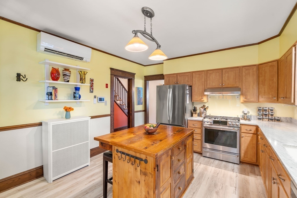 Holyoke, Massachusetts, 01040, United States, 4 Bedrooms Bedrooms, ,2 BathroomsBathrooms,Residential,For Sale,1939451