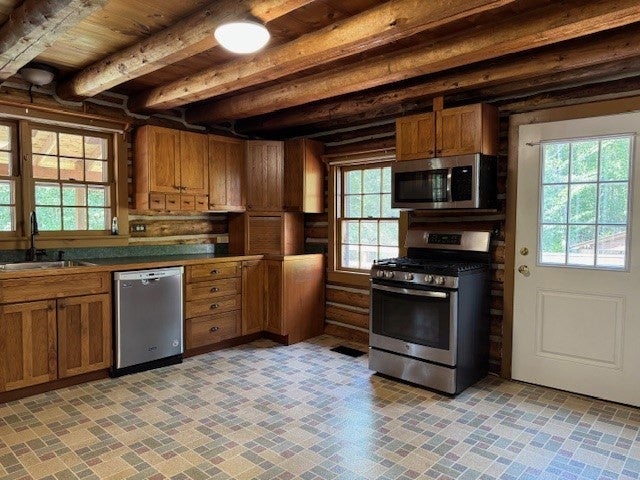 Deerfield, Massachusetts, 01342, United States, 2 Bedrooms Bedrooms, ,1 BathroomBathrooms,Residential,For Sale,1913467