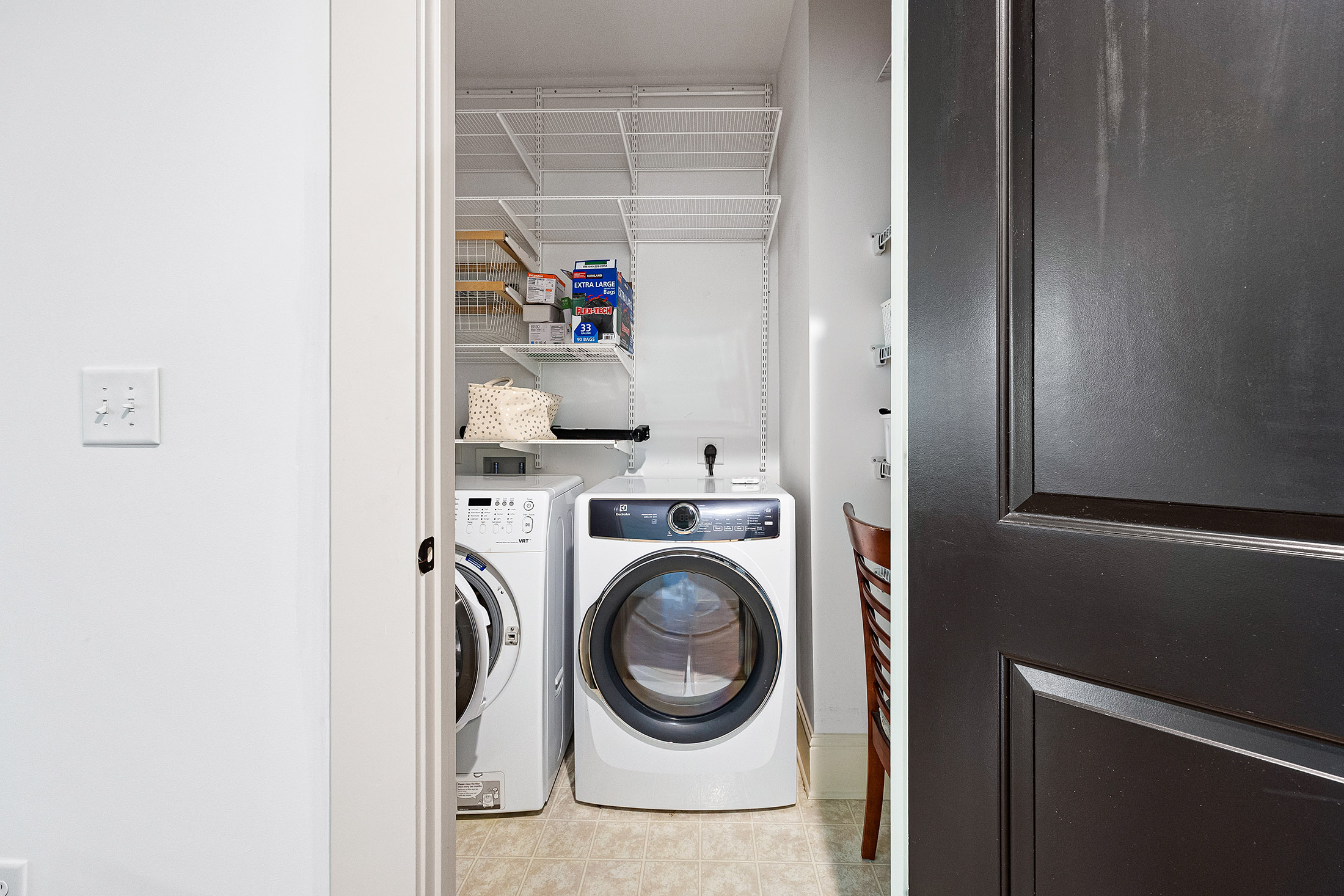  Spacious Living Meets Modern Convenience - 物件實景