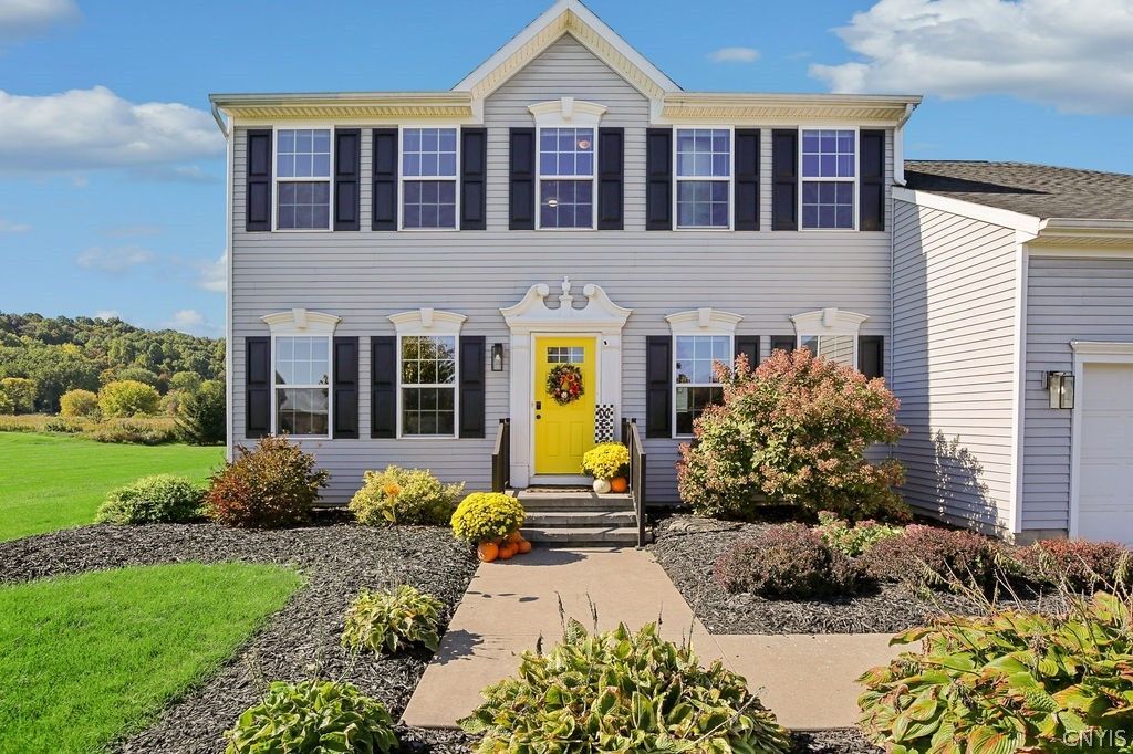 Strawmount Trl, Chittenango, NY 13037