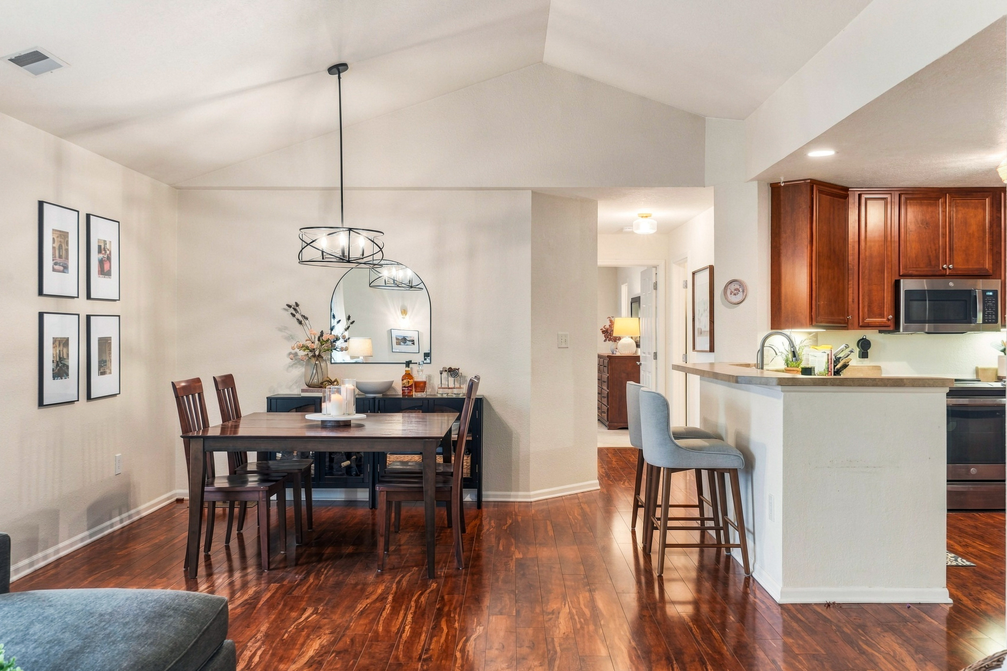  Pewaukee Condo with Scenic Pond Views & Resort Amenities - 物件實景