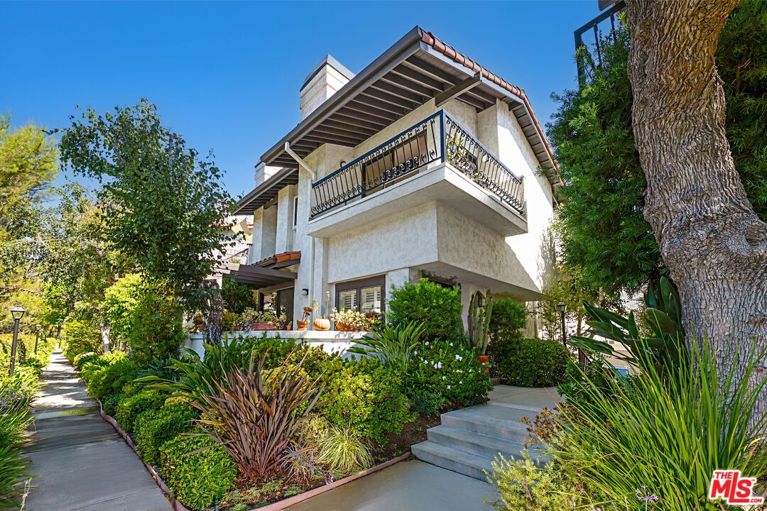 Pacific Palisades, California, 90272, United States, 3 Bedrooms Bedrooms, ,2 BathroomsBathrooms,Residential,For Sale,1926101