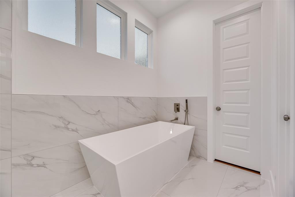 Dallas, Texas, 75211, United States, 4 Bedrooms Bedrooms, ,4 BathroomsBathrooms,Residential,For Sale,1893566