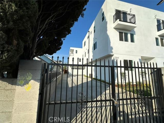 Los Angeles, California, 90001, United States, ,Residential,For Sale,1976329