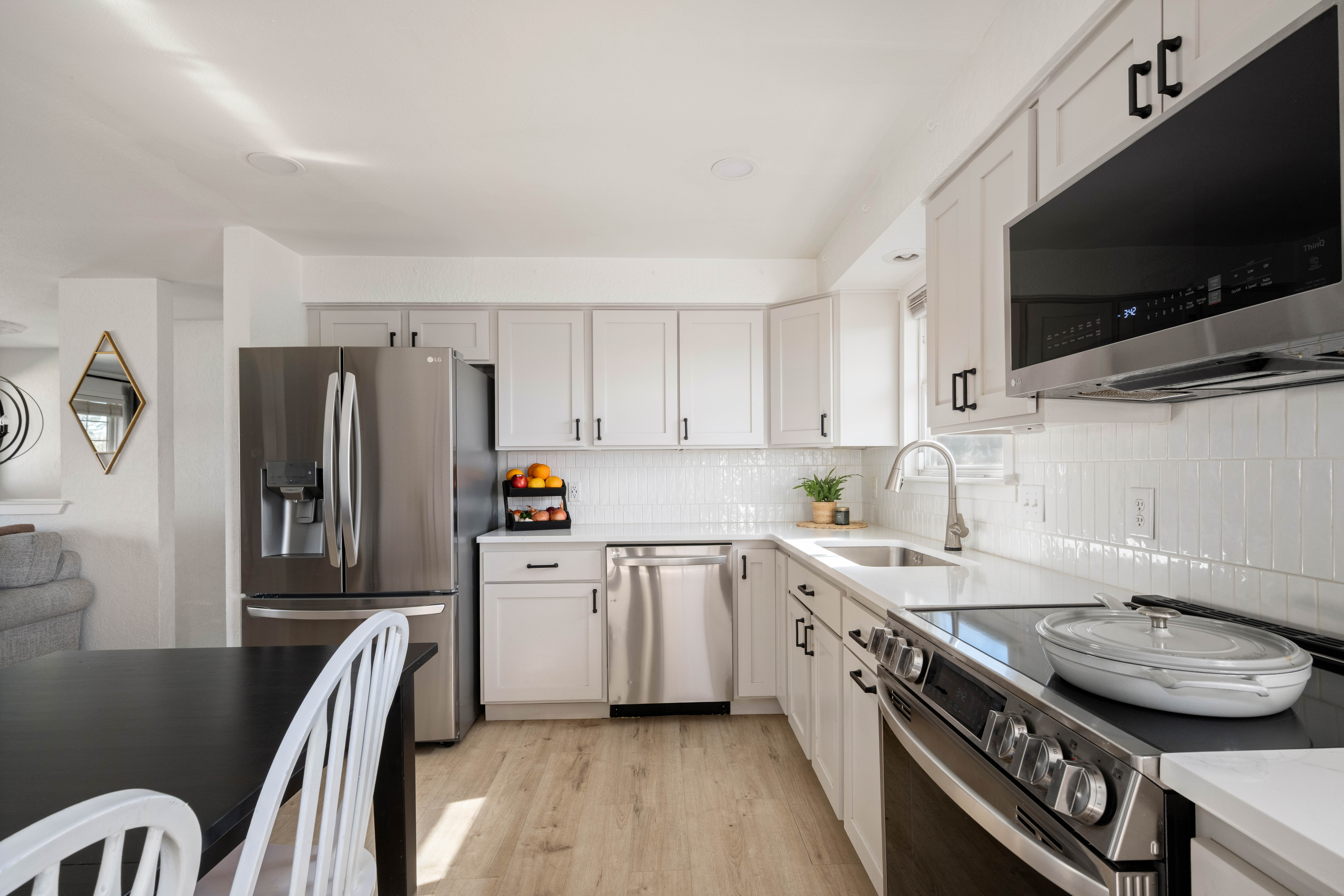  Updated, Move-In Ready, No HOA - 物件實景