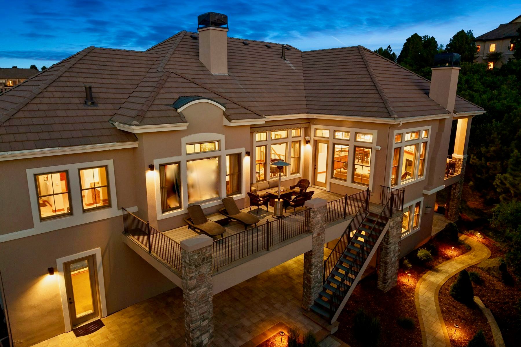  Edging the mountainside within the prestigious community of Castle Pines Village - 物件實景