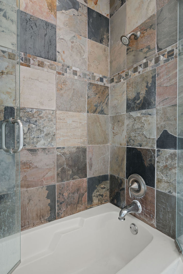 Chicago, Illinois, 60654, United States, 2 Bedrooms Bedrooms, ,2 BathroomsBathrooms,Residential,For Sale,2023222