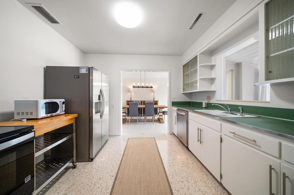 Belleair, Florida, 33756, United States, 2 Bedrooms Bedrooms, ,2 BathroomsBathrooms,Residential,For Sale,1988063