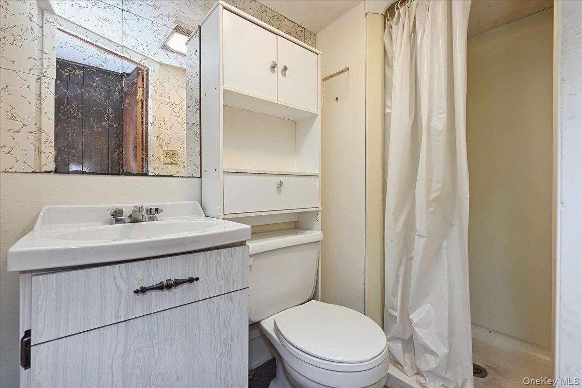 Valley Stream, New York, 11581, United States, 3 Bedrooms Bedrooms, ,2 BathroomsBathrooms,Residential,For Sale,1998416