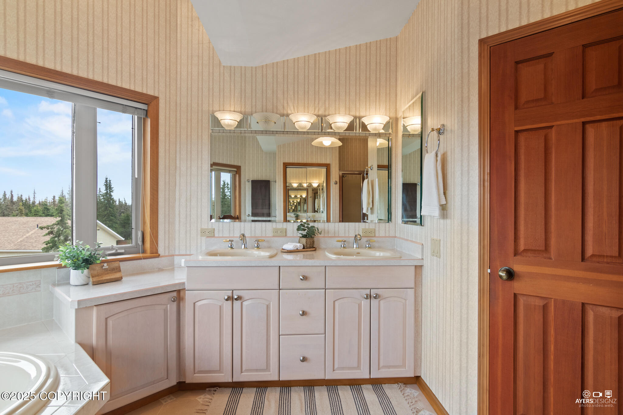 Kenai, Alaska, 99611, United States, 4 Bedrooms Bedrooms, ,5 BathroomsBathrooms,Residential,For Sale,1974536