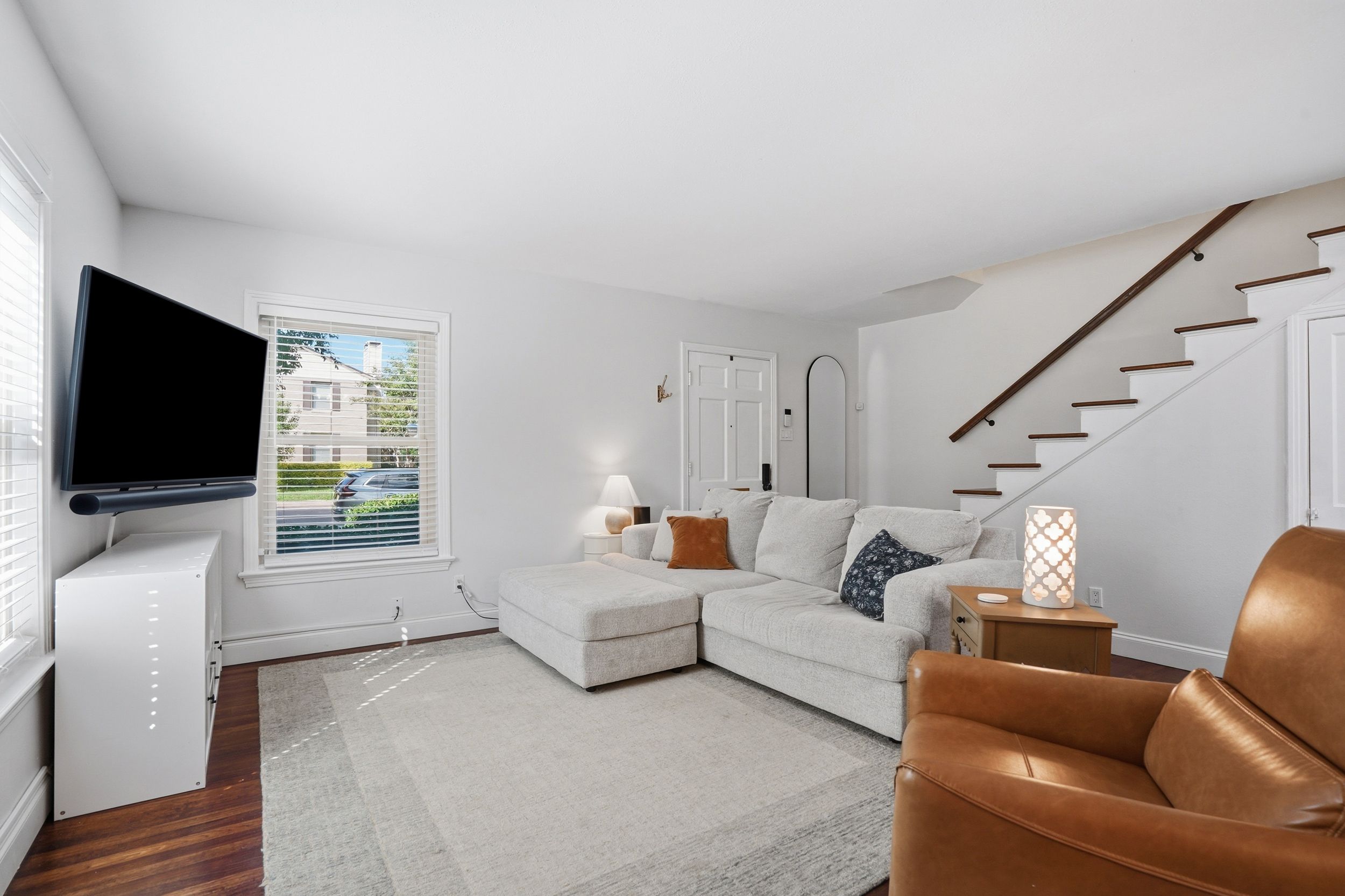  Rare Corner Unit Overlooking the Greenbelt in Sought-After Bordeaux Village - 物件實景