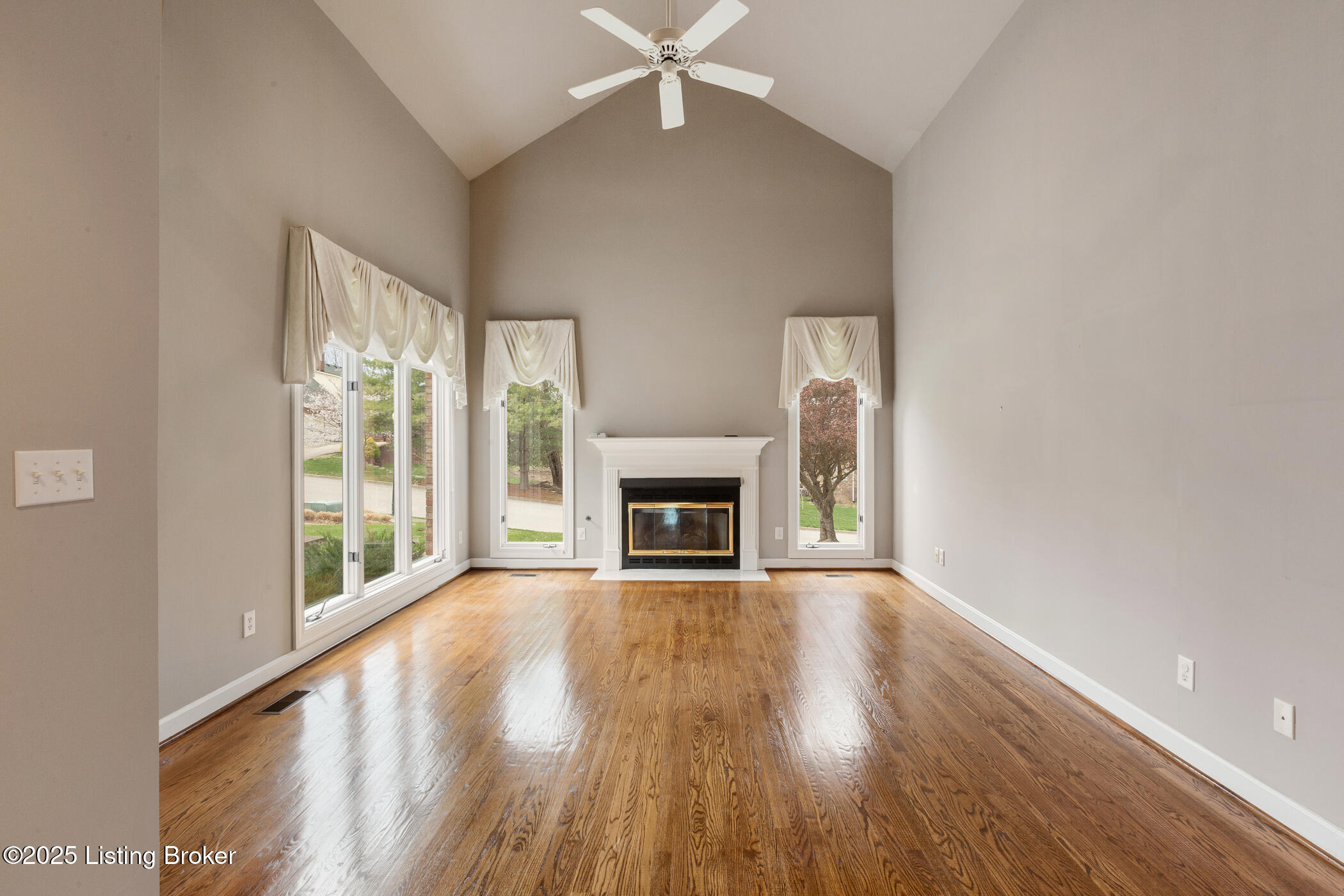 Prospect, Kentucky, 40059, United States, 3 Bedrooms Bedrooms, ,4 BathroomsBathrooms,Residential,For Sale,1754796