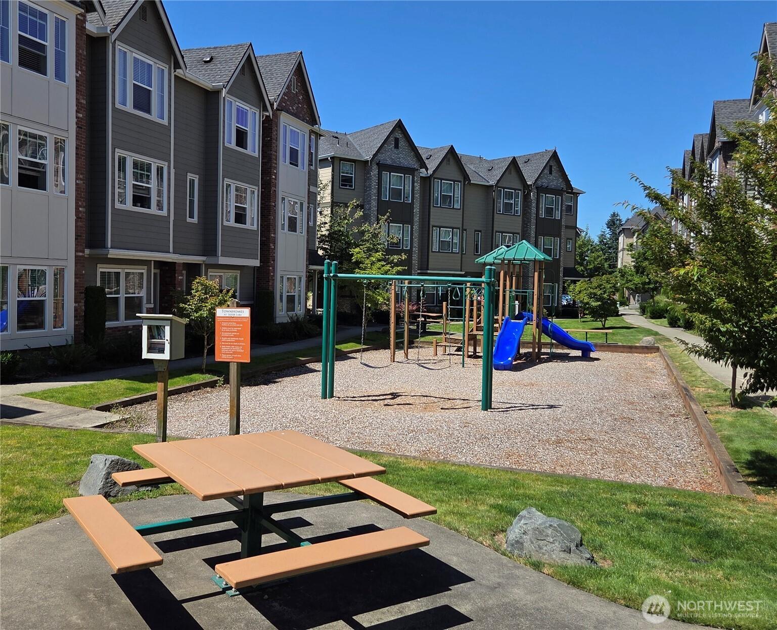 EVERETT, Washington, 98208, United States, 2 Bedrooms Bedrooms, ,3 BathroomsBathrooms,Residential,For Sale,1948588