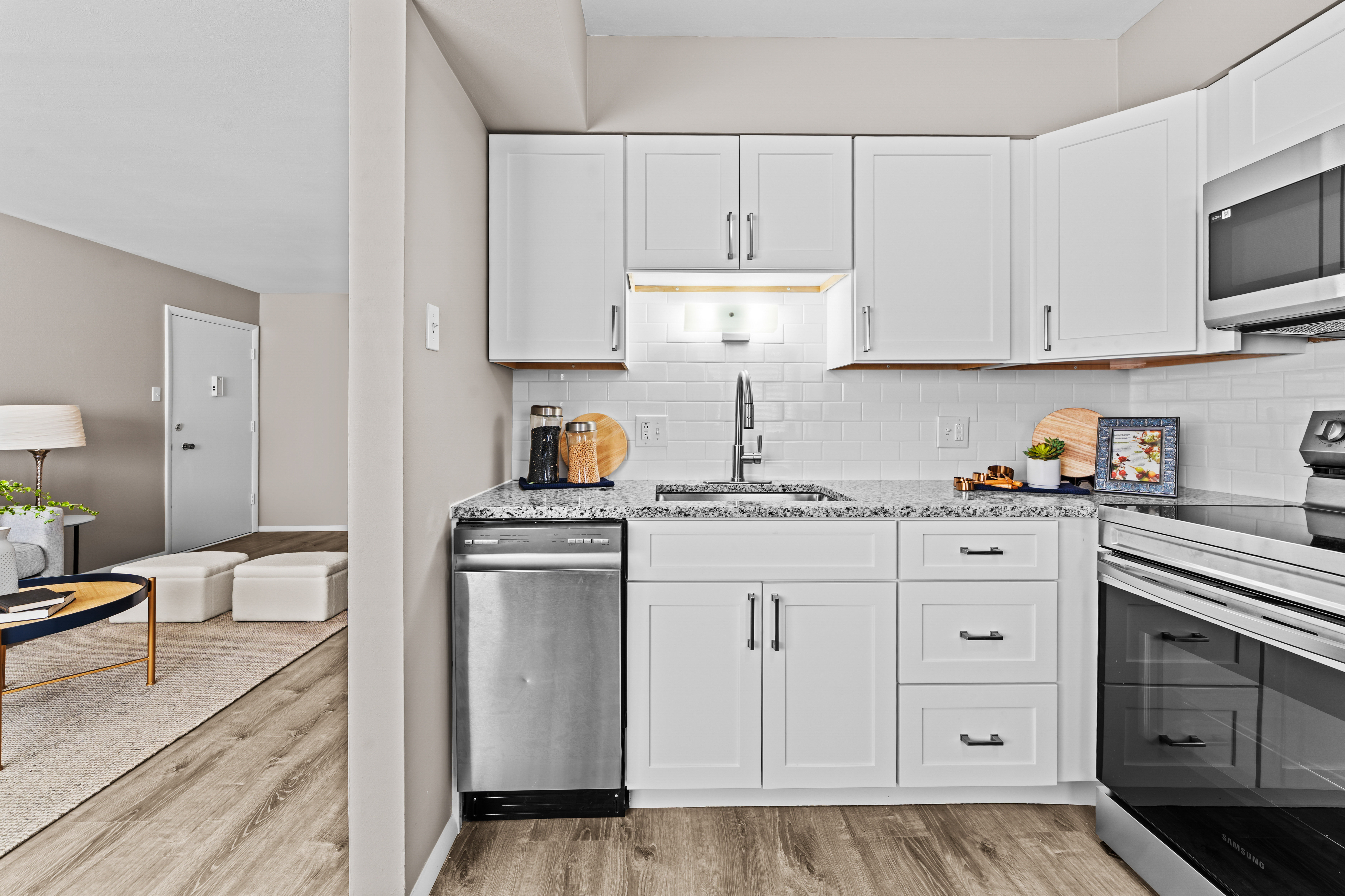  Move-In Ready Ground-Floor Condo in Mehlville School District - 物件實景