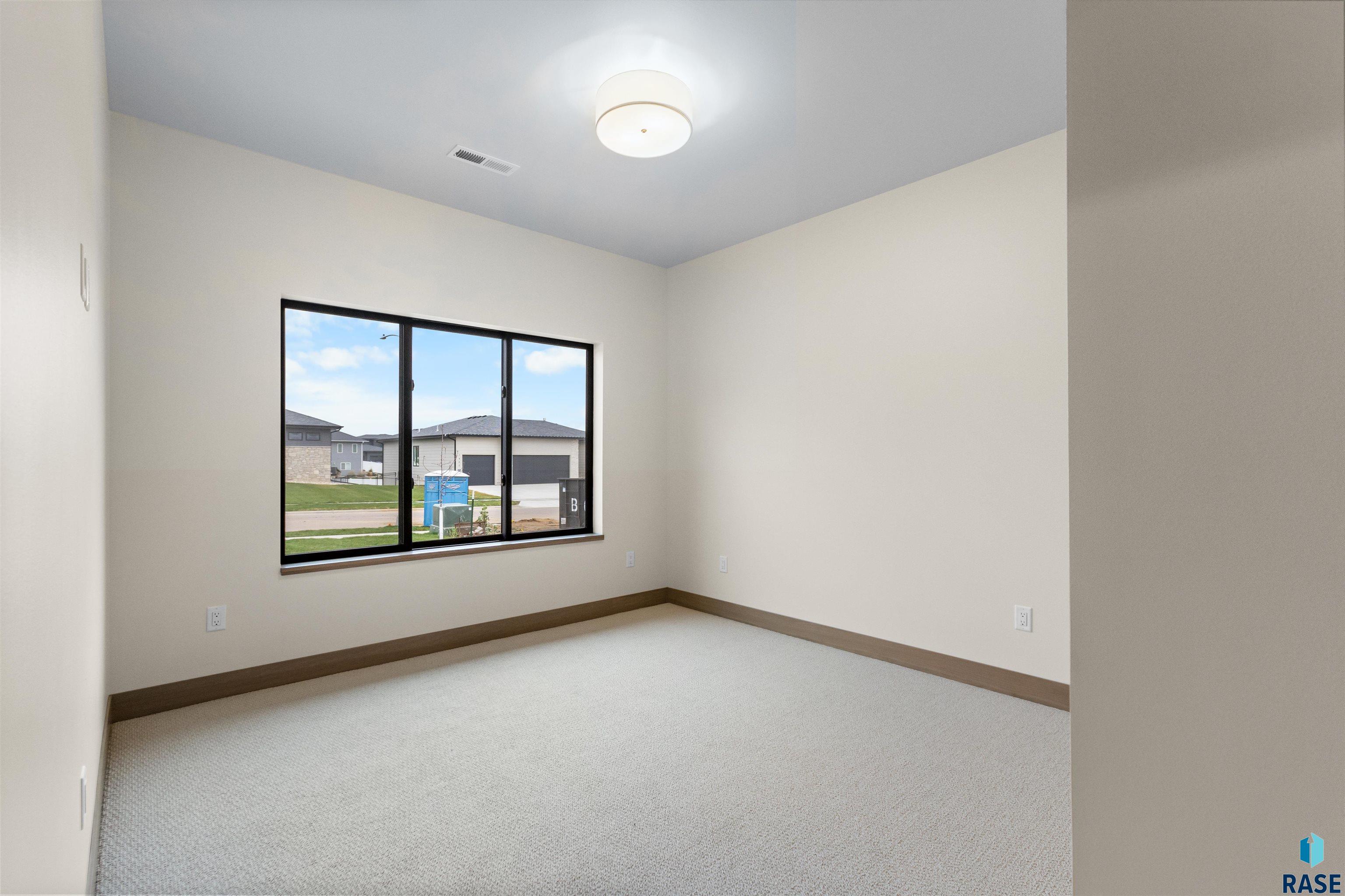 Sioux Falls, South Dakota, 57110, United States, 3 Bedrooms Bedrooms, ,2 BathroomsBathrooms,Residential,For Sale,1847243