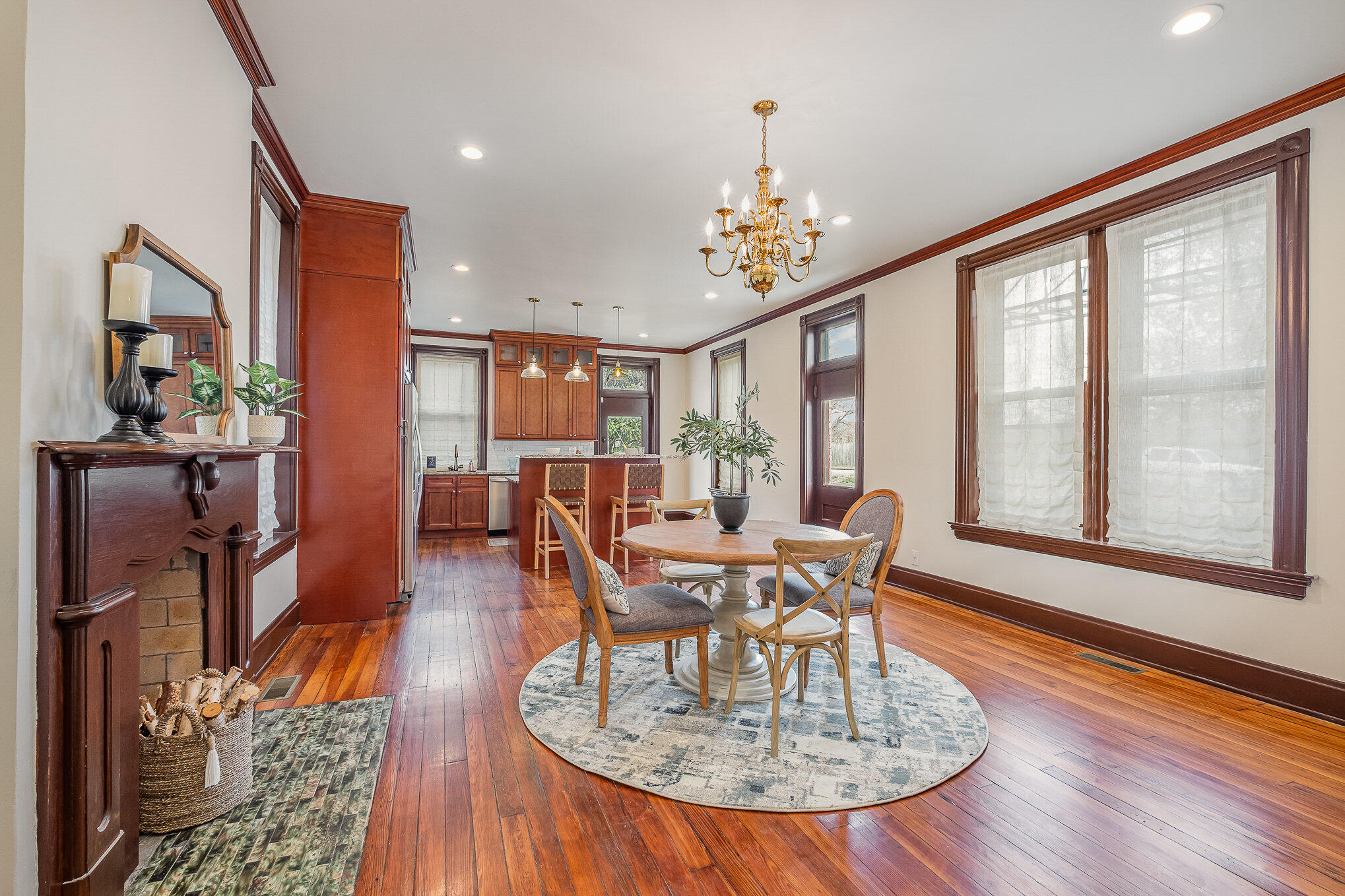 Newport, Kentucky, 41071, United States, 4 Bedrooms Bedrooms, ,4 BathroomsBathrooms,Residential,For Sale,1915092