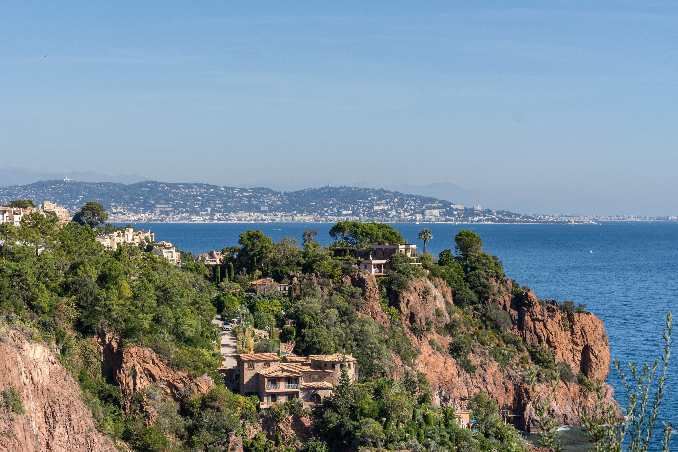   Theoule-sur-Mer luxury seafront villa direct sea access infinity pool 300 sq… - 物件實景