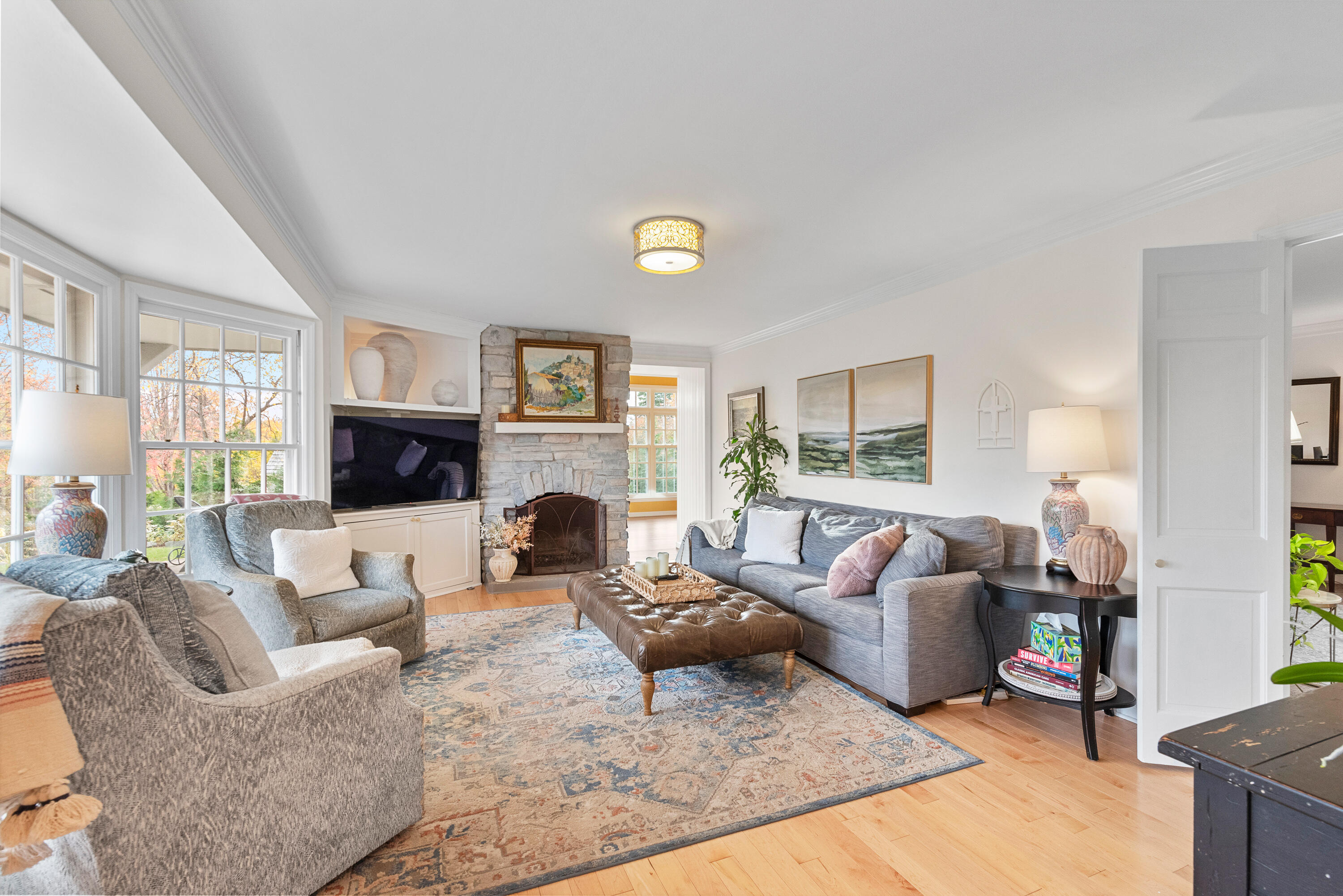 Mequon, Wisconsin, 53092, United States, 4 Bedrooms Bedrooms, ,3 BathroomsBathrooms,Residential,For Sale,1989588