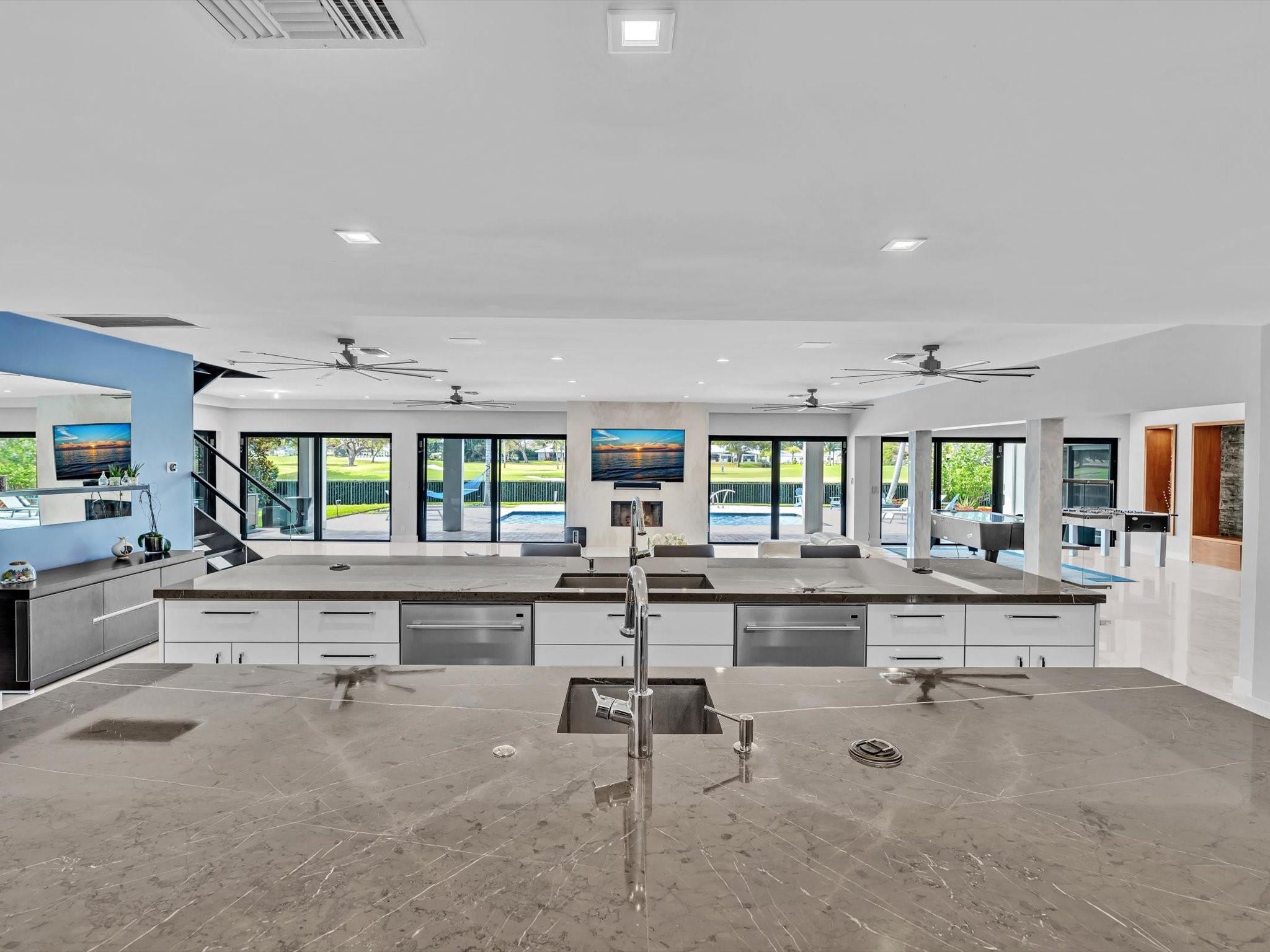 Fort Lauderdale, Florida, 33308, United States, 7 Bedrooms Bedrooms, ,8 BathroomsBathrooms,Residential,For Sale,1975659