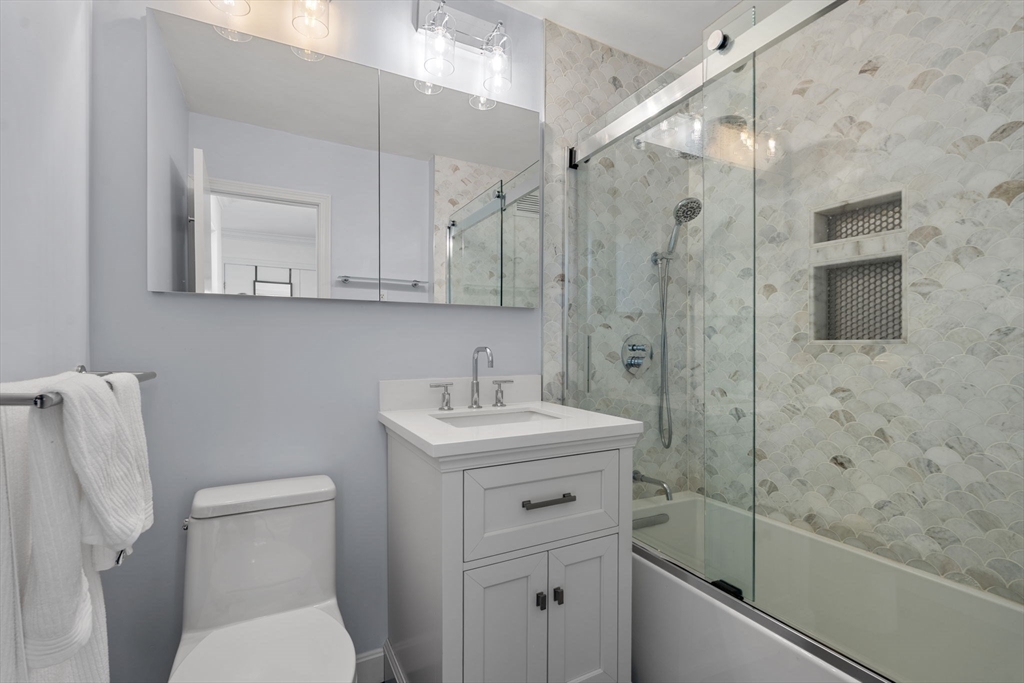 Boston, Massachusetts, 02111, United States, 1 Bedroom Bedrooms, ,1 BathroomBathrooms,Residential,For Sale,1991032