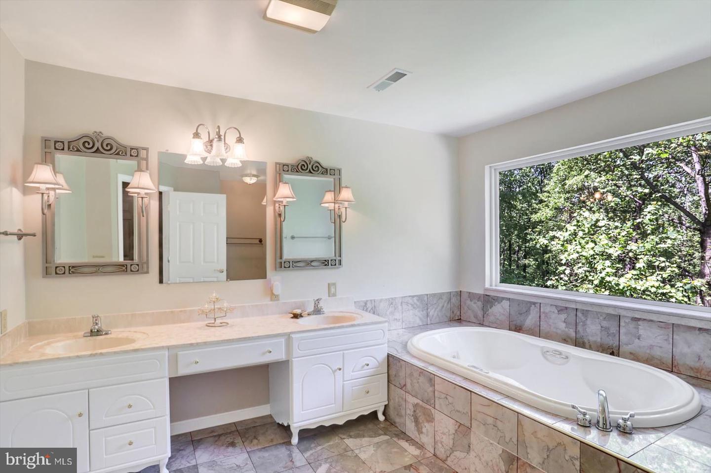 Delta, Pennsylvania, 17314, United States, 4 Bedrooms Bedrooms, ,4 BathroomsBathrooms,Residential,For Sale,1818041
