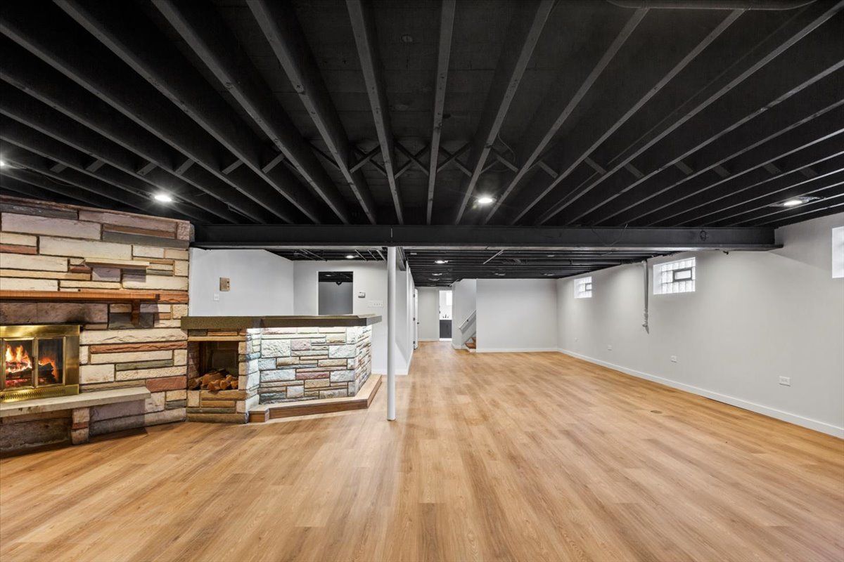 Evergreen Park, Illinois, 60805, United States, 5 Bedrooms Bedrooms, ,4 BathroomsBathrooms,Residential,For Sale,1972389