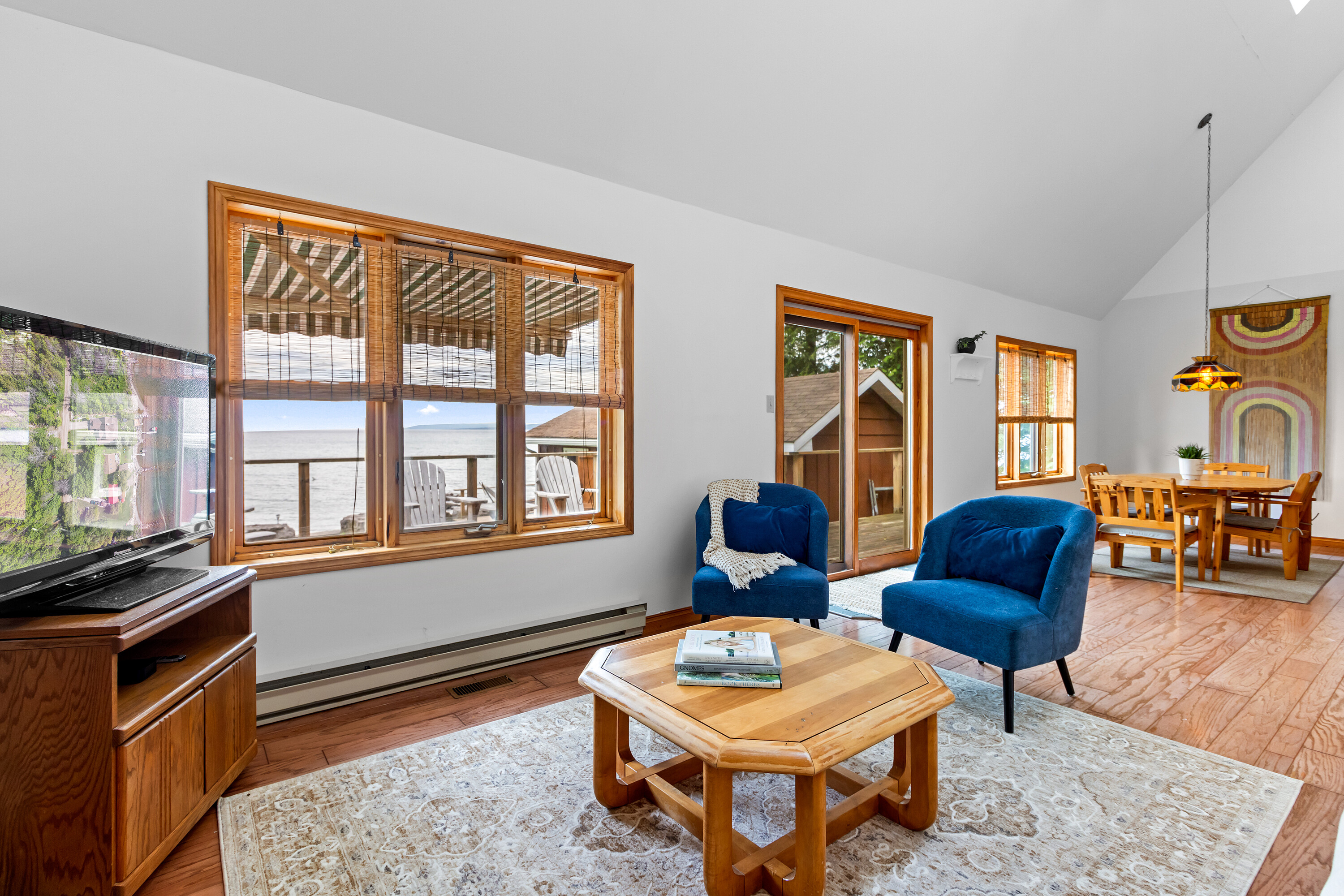  Year-Round Waterfront Cottage - 物件實景