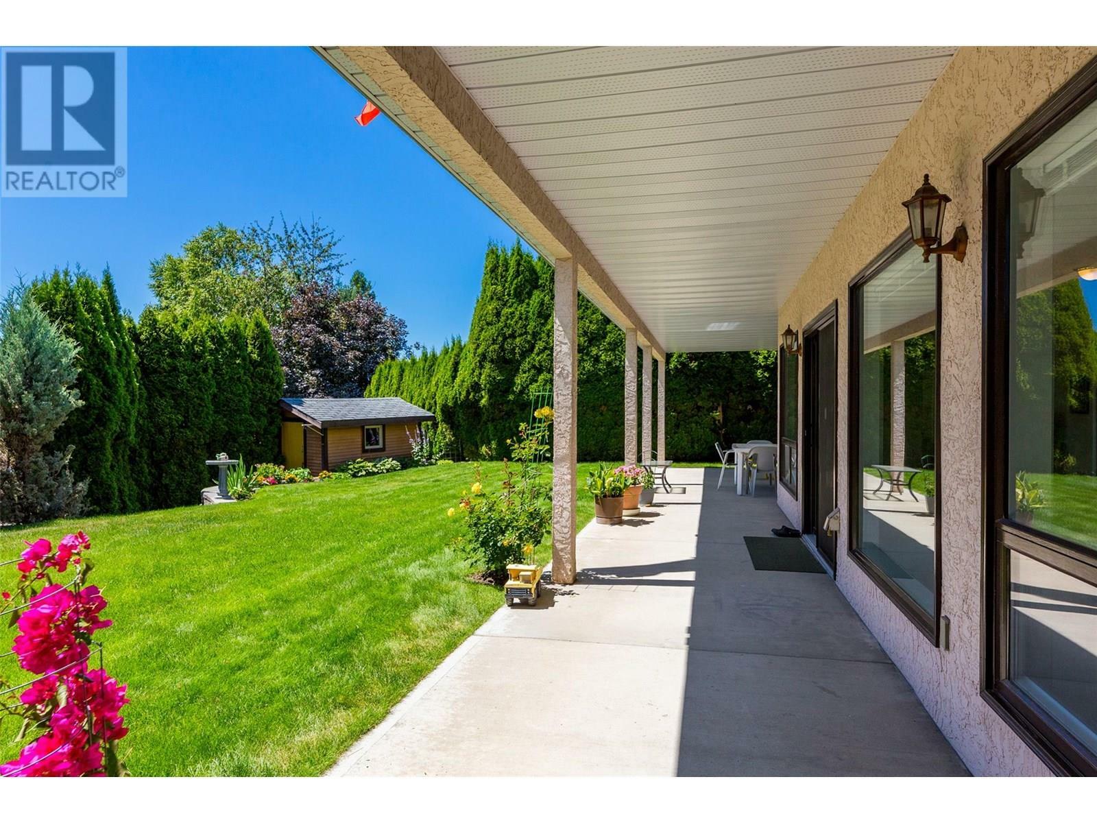 KELOWNA, British Columbia, V1V 1W2, CA, 4 Bedrooms Bedrooms, ,3 BathroomsBathrooms,Residential,For Sale,1882323