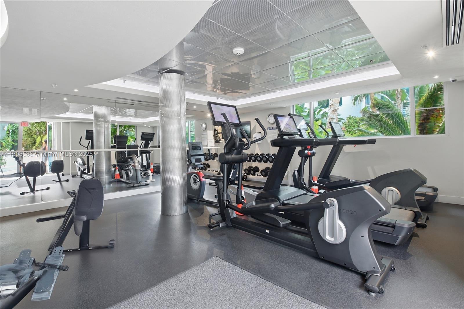 Miami Beach, Florida, 33139, United States, 1 Bedroom Bedrooms, ,1 BathroomBathrooms,Residential,For Sale,1988236