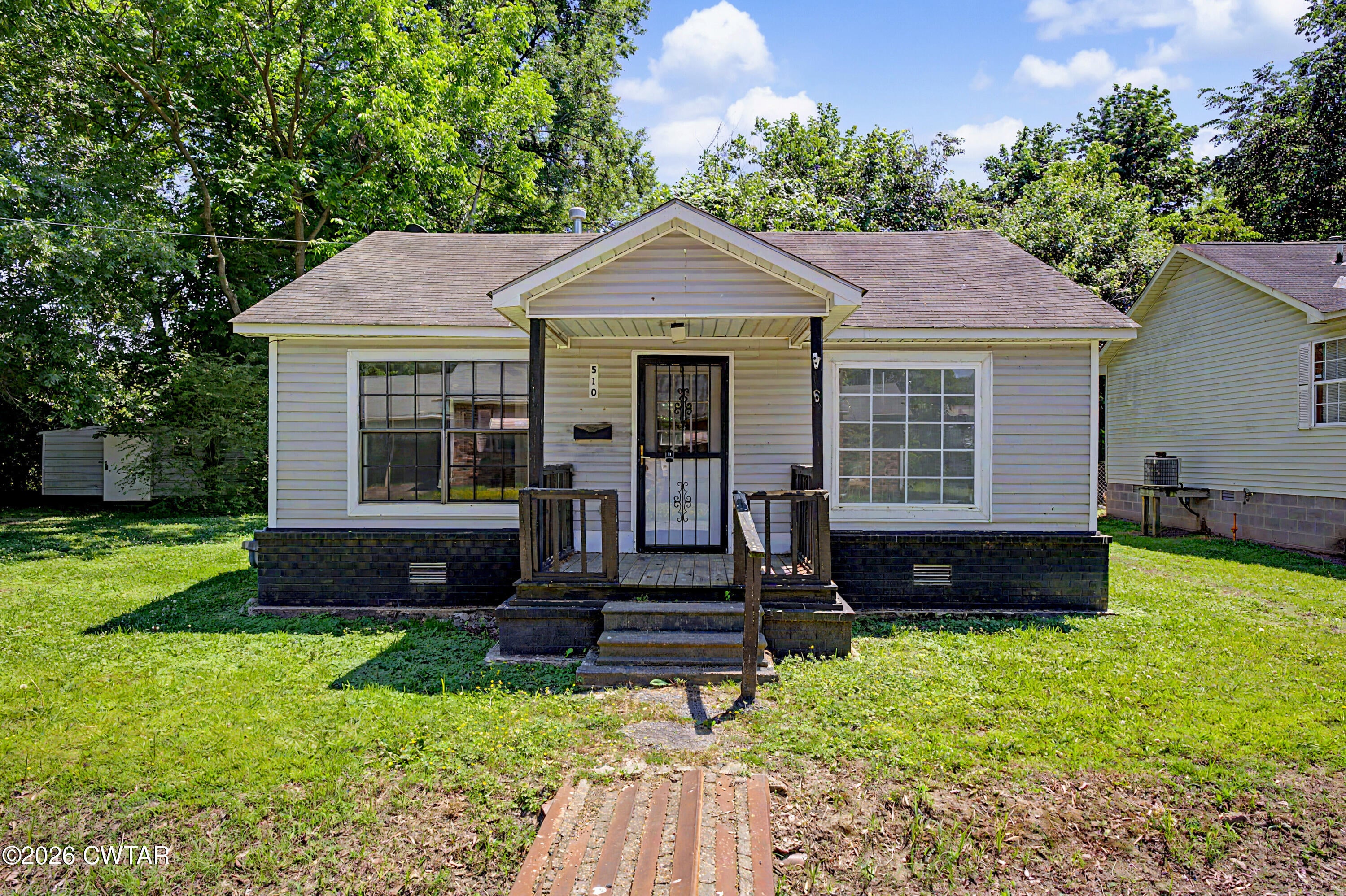 Barnes Dr, Trenton, TN 38382