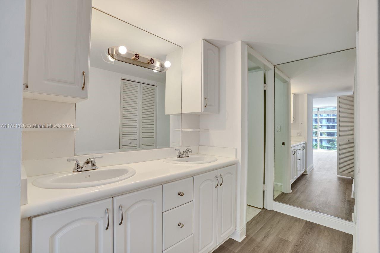 Miami, Florida, 33131, United States, 2 Bedrooms Bedrooms, ,2 BathroomsBathrooms,Residential,For Sale,1705612