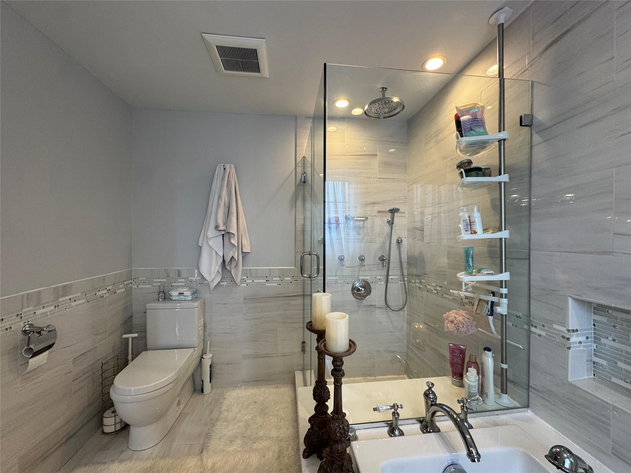Seaford, New York, 11783, United States, 6 Bedrooms Bedrooms, ,3 BathroomsBathrooms,Residential,For Sale,1766775