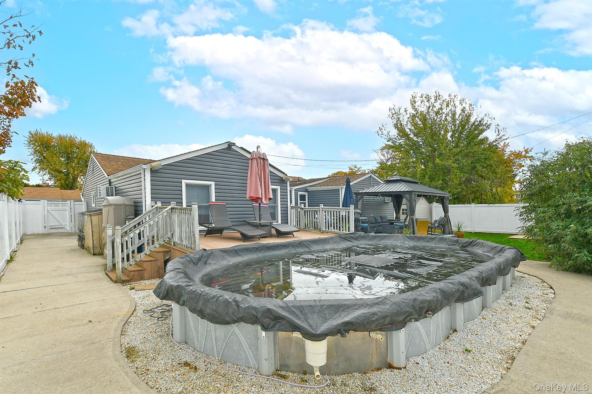 Hicksville, New York, 11801, United States, 3 Bedrooms Bedrooms, ,2 BathroomsBathrooms,Residential,For Sale,1986548