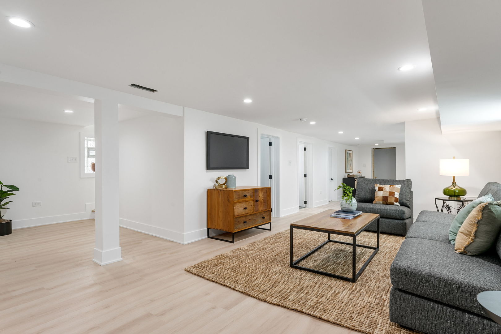 Chicago, Illinois, 60630, United States, 5 Bedrooms Bedrooms, ,3 BathroomsBathrooms,Residential,For Sale,1941077