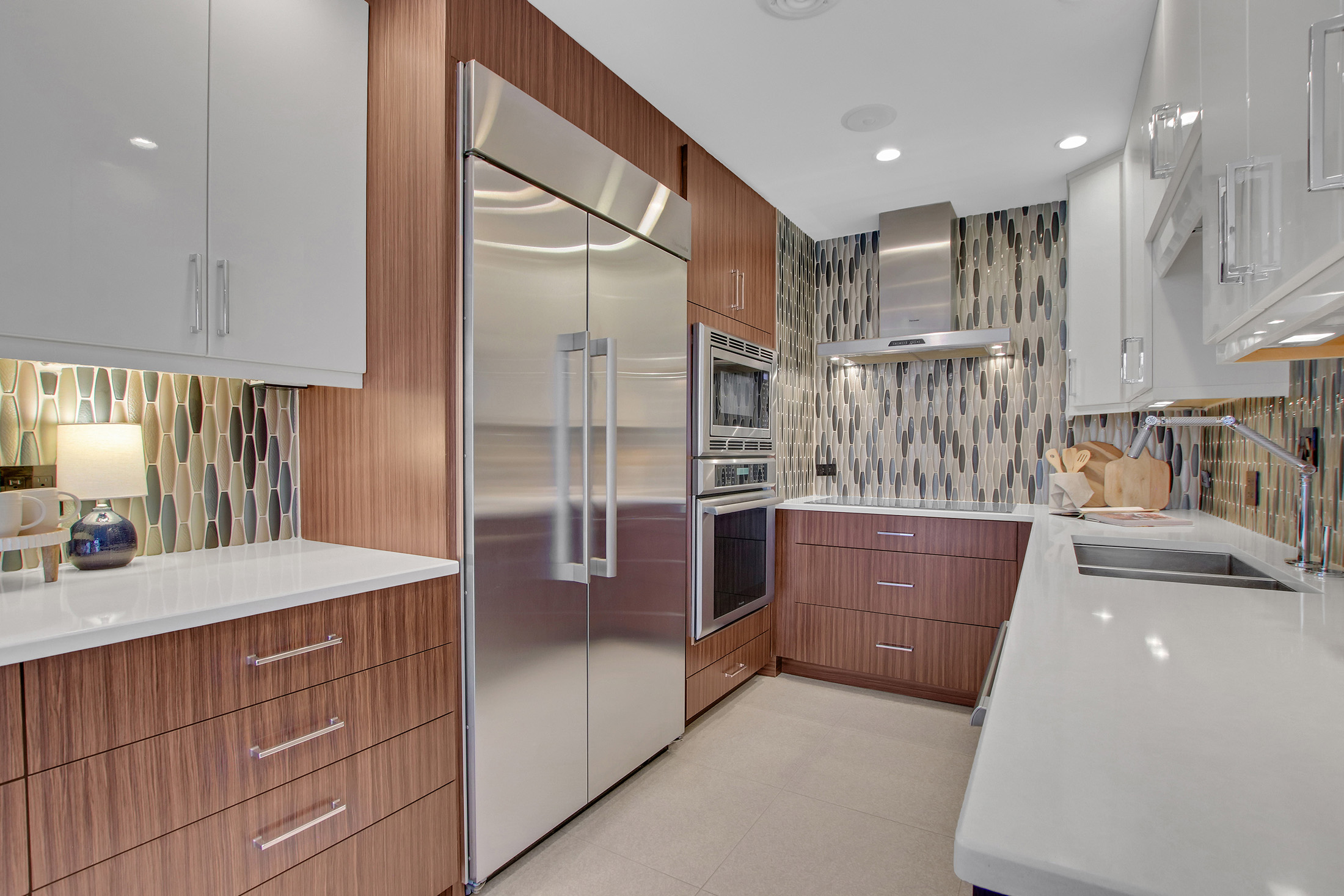  Fully Renovated Two-story Condo in the Iconic Colony House at Colony Square - 物件實景