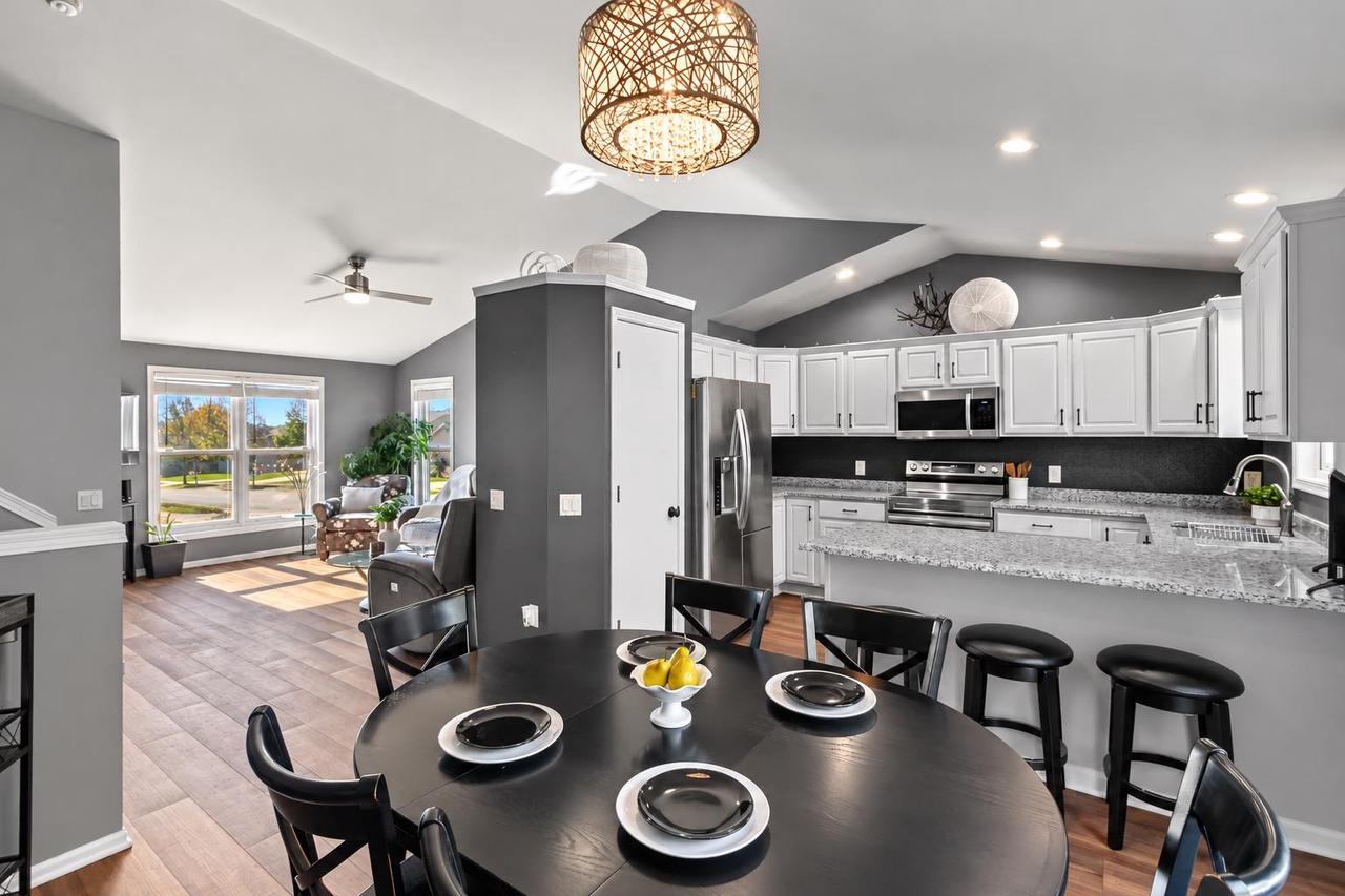 Appleglen Ln, Madison, WI 53719 #1