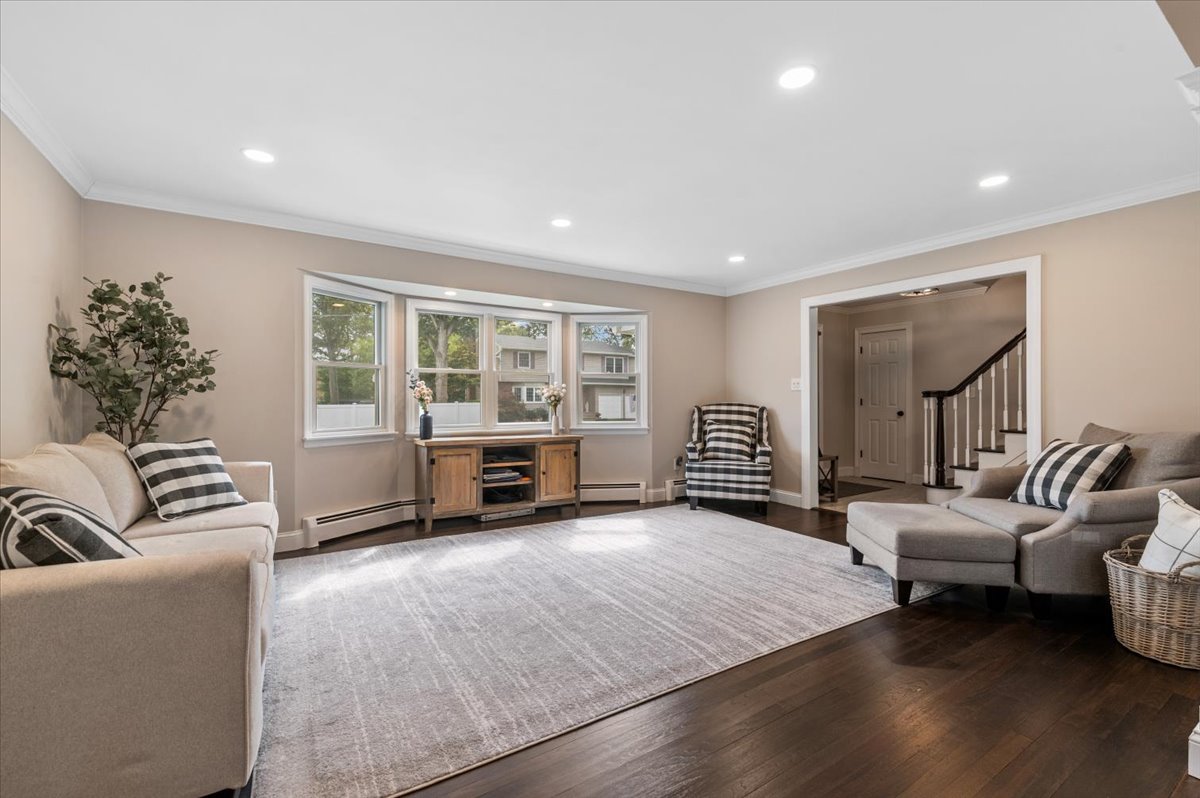 Sayville, New York, 11782, United States, 4 Bedrooms Bedrooms, ,3 BathroomsBathrooms,Residential,For Sale,1982763