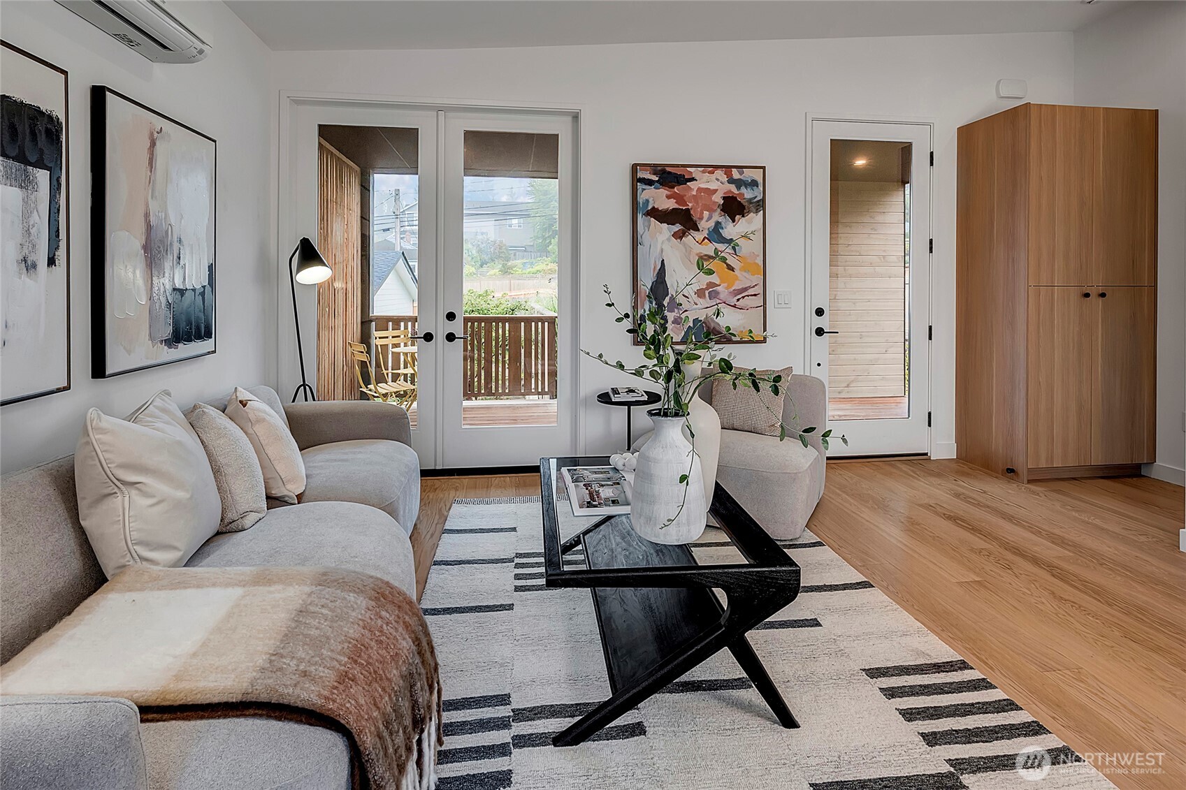 Seattle, Washington, 98199, United States, 2 Bedrooms Bedrooms, ,1 BathroomBathrooms,Residential,For Sale,1950850