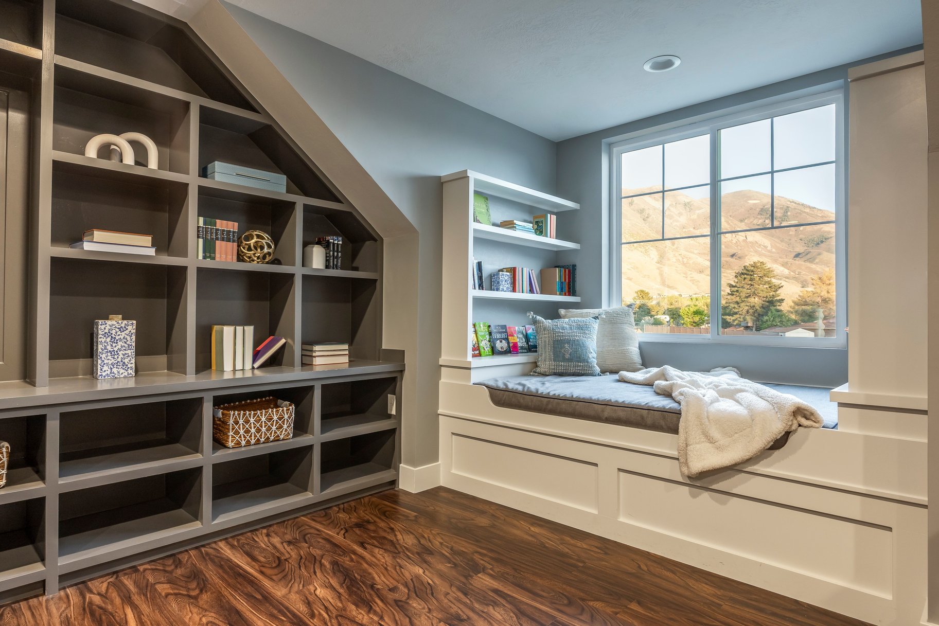  Beautiful Craftsman Rambler With Basement Apartment, Sports Pool and Pool House - 物件實景