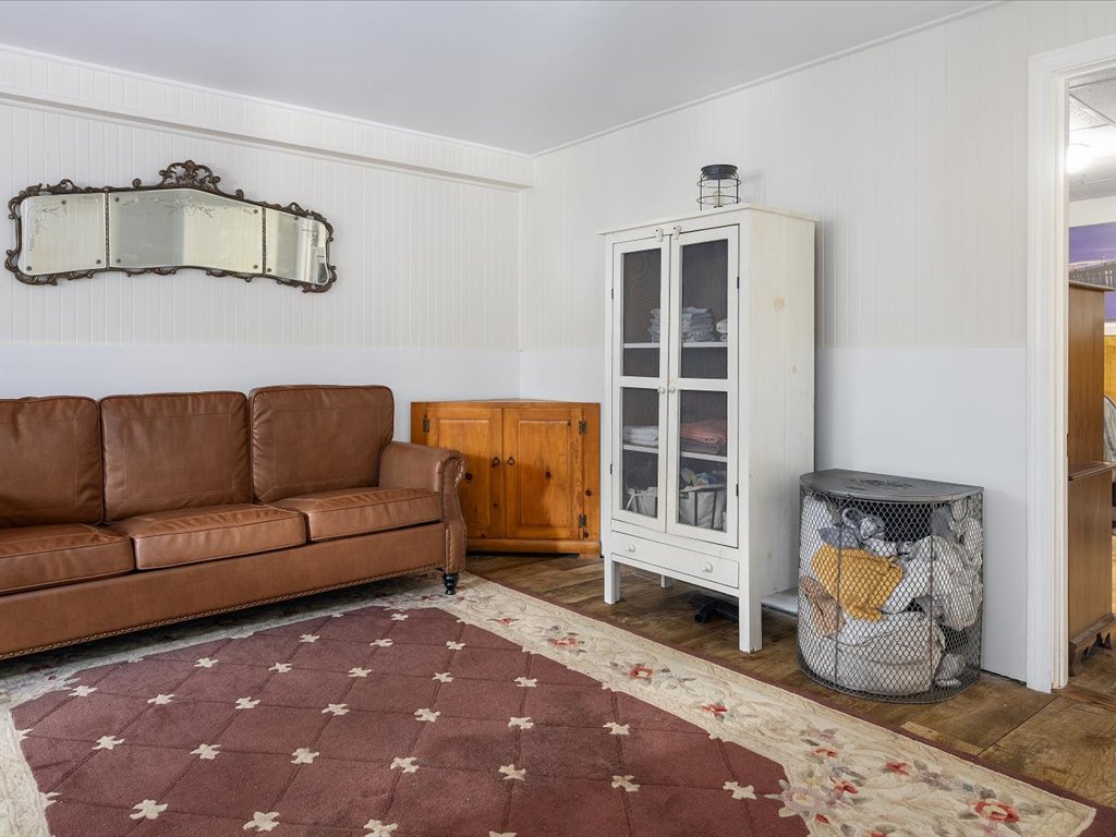 Westerly, Rhode Island, 02891, United States, 5 Bedrooms Bedrooms, ,4 BathroomsBathrooms,Residential,For Sale,1906613