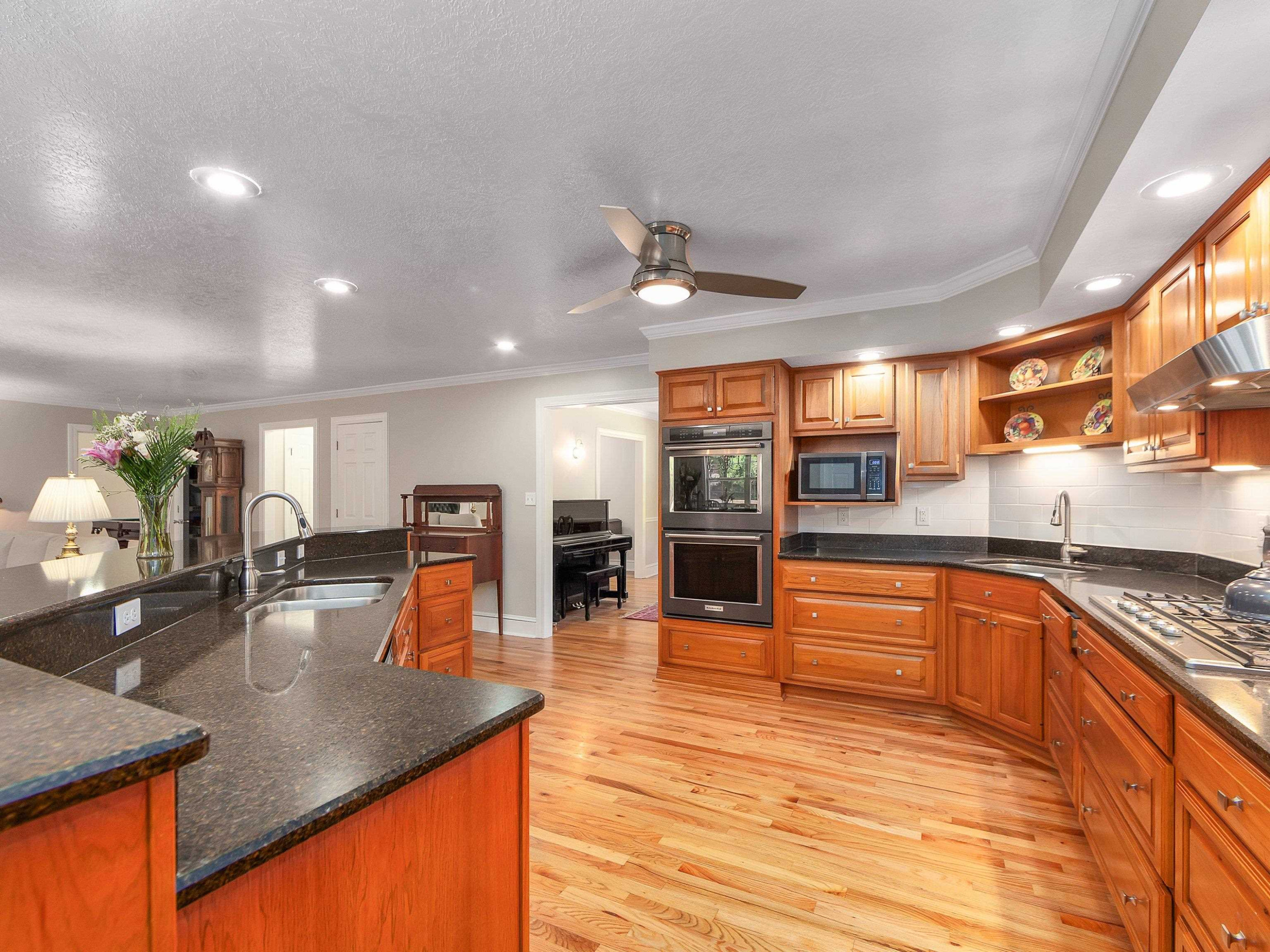 Medina, Tennessee, 38355, United States, 6 Bedrooms Bedrooms, ,4 BathroomsBathrooms,Residential,For Sale,1907793
