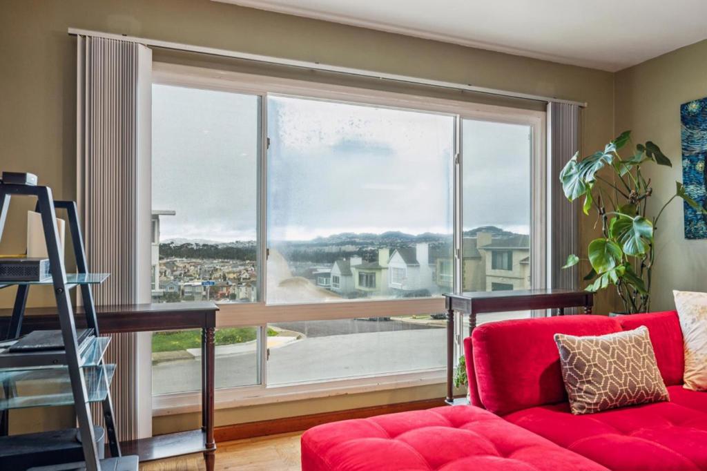 Daly City, California, 94015, United States, 5 Bedrooms Bedrooms, ,2 BathroomsBathrooms,Residential,For Sale,2010788