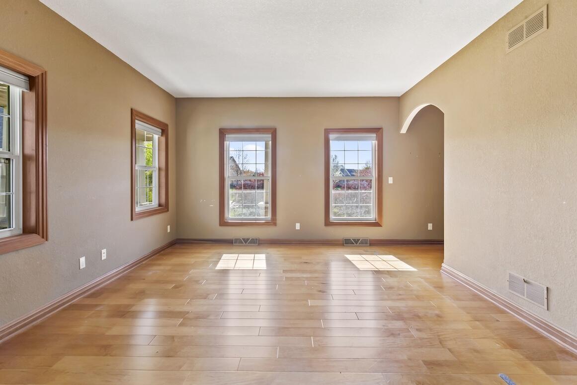 Menomonee Falls, Wisconsin, 53051, United States, 5 Bedrooms Bedrooms, ,4 BathroomsBathrooms,Residential,For Sale,1804805