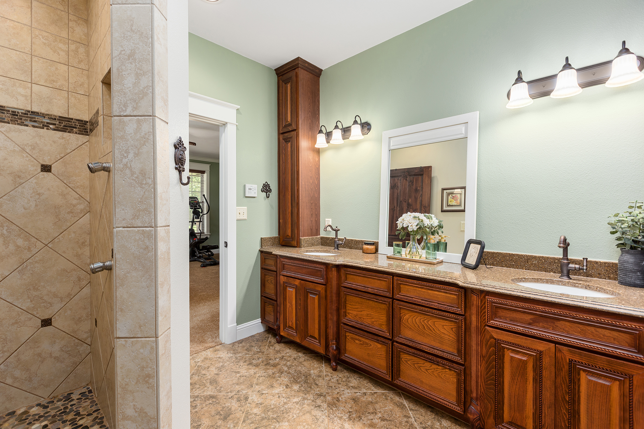 Bronson, Texas, 75930, United States, 5 Bedrooms Bedrooms, ,4 BathroomsBathrooms,Residential,For Sale,1944526