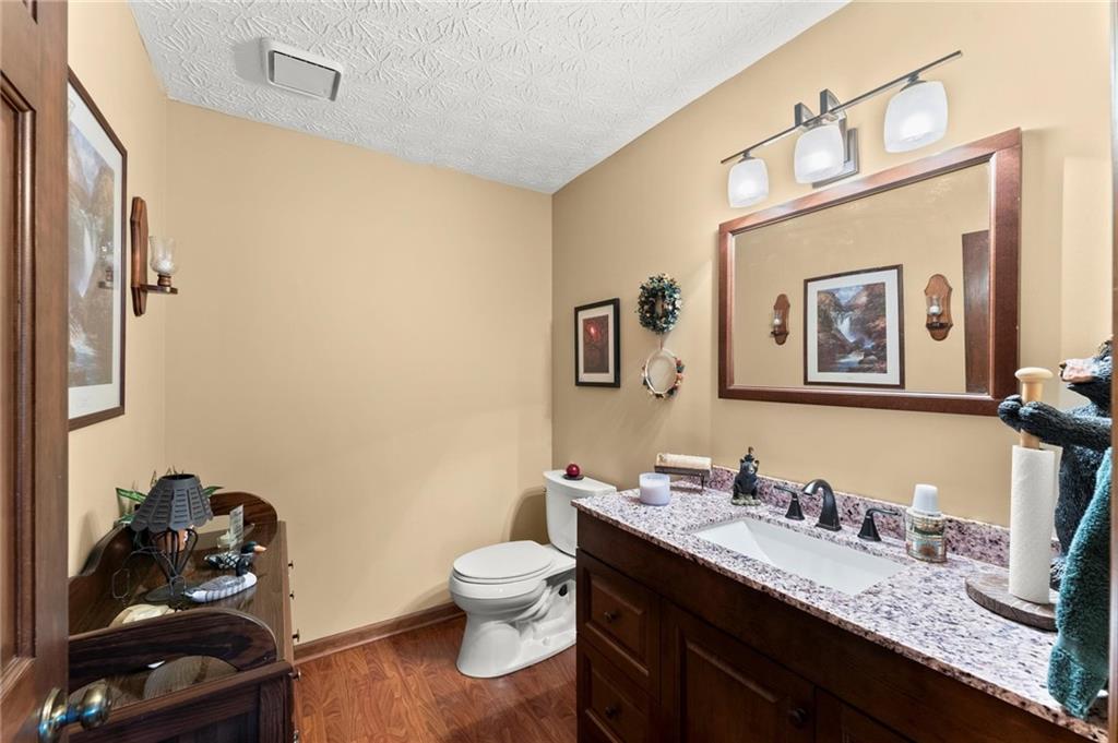 Roswell, Georgia, 30075, United States, 5 Bedrooms Bedrooms, ,4 BathroomsBathrooms,Residential,For Sale,1990755