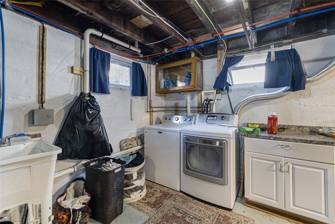 Cranston, Rhode Island, 02910, United States, 3 Bedrooms Bedrooms, ,3 BathroomsBathrooms,Residential,For Sale,1969292