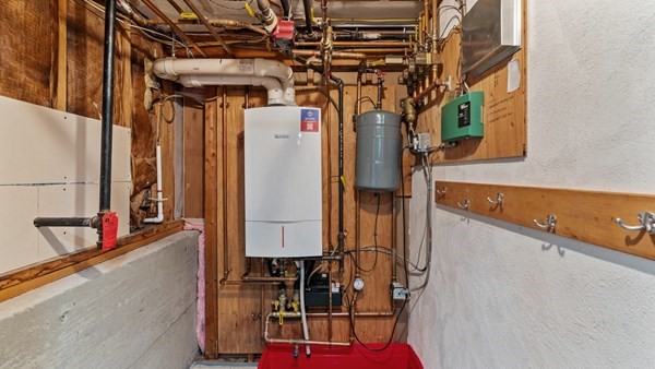 Southborough, Massachusetts, 01772, United States, 4 Bedrooms Bedrooms, ,3 BathroomsBathrooms,Residential,For Sale,1981487